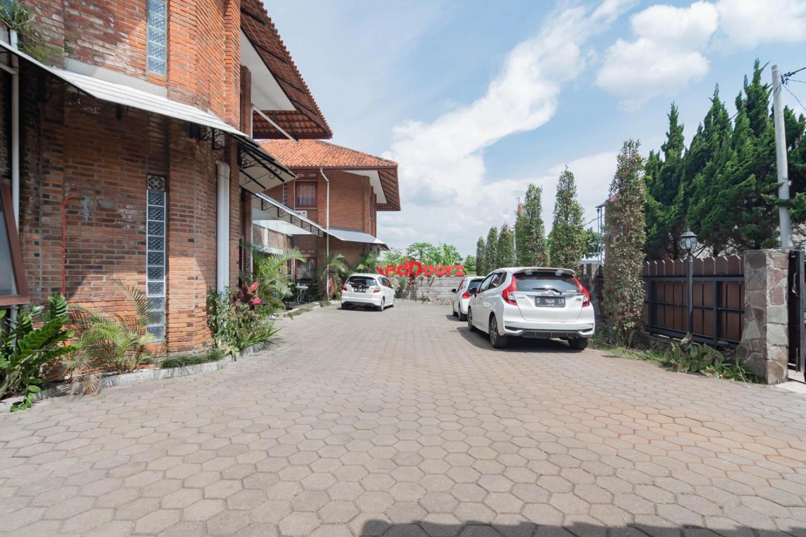 RedDoorz Plus near Dago Pakar Bandung Zewnętrze zdjęcie