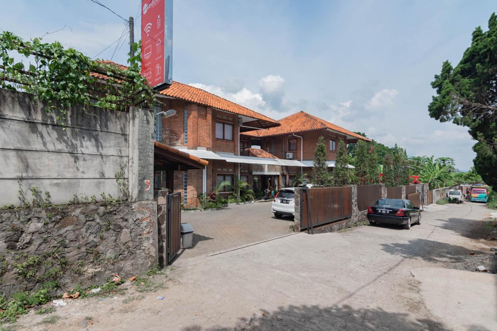 RedDoorz Plus near Dago Pakar Bandung Zewnętrze zdjęcie