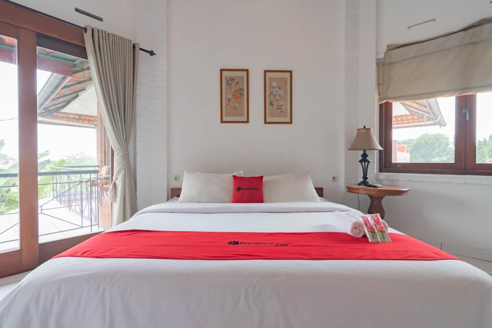 RedDoorz Plus near Dago Pakar Bandung Zewnętrze zdjęcie